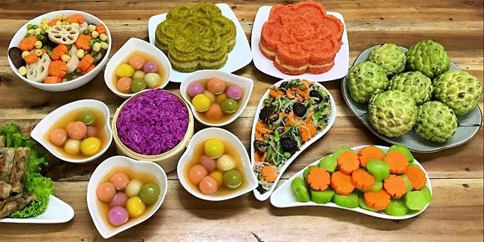 Mâm cỗ chay cúng Phật. Ảnh: Vietnamnet.