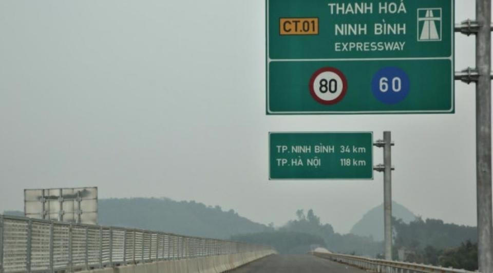 Các tuyến cao tốc được thiết kế 4 làn xe cơ giới có thể khai thác với vận tốc 90 km/h.
