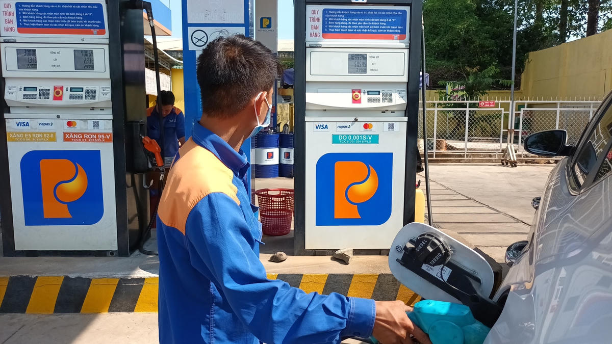 Doanh nghiệp bán lẻ lại kêu về chiết khấu. Ảnh: Quang Vinh.