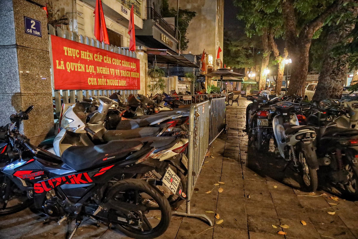 Hà Nội: Cảnh sát hóa trang xử lý xe máy độ chế lạng lách, đánh võng