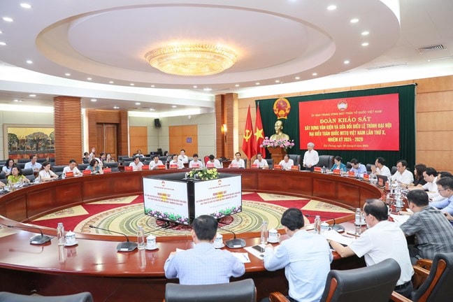Quang cảnh cuộc làm việc.