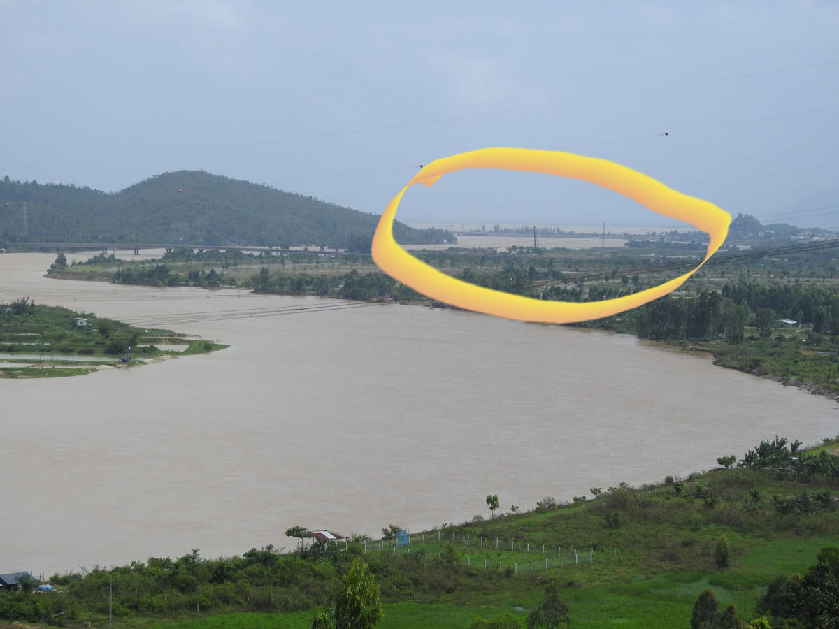 Cửa sông Nam Ô - Thủy Tú, nhìn từ xã Hòa Liên cách gần 10 km đường chim bay. Ảnh: Thanh Tùng.