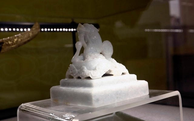 Bảo vật quốc gia: Ấn "Đại Nam thụ thiên vĩnh mệnh truyền quốc tỷ", niên hiệu Thiệu Trị năm thứ 7 (1847). Ảnh: Bộ VHTTDL.