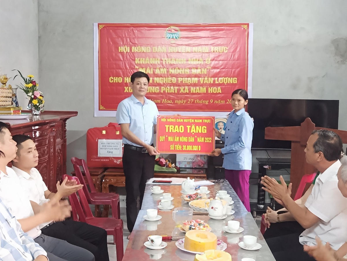 Hoạt động quyên góp hỗ trợ người nghèo của MTTQ các cấp trong tỉnh và các tổ chức thành viên tập trung hỗ trợ người nghèo về nhà ở, khám chữa bệnh, học hành, tạo sinh kế, góp phần quan trọng vào kết quả giảm nghèo của tỉnh.