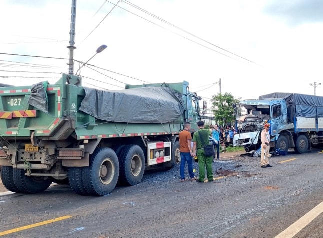 Ô tô tải howo thời điểm xảy ra vụ tai nạn. Ảnh: Tiền Phong.