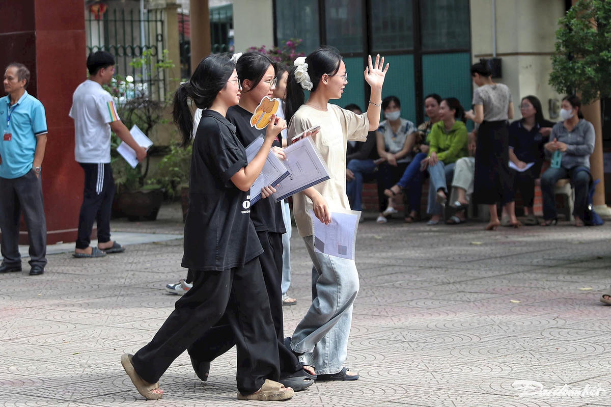 hoc_sinh_thi_vao_10- le-khanh27