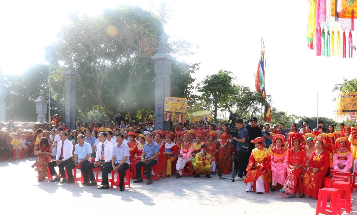 Rất đông cán bộ, nhân dân địa phương tham dự Lễ khánh thành.