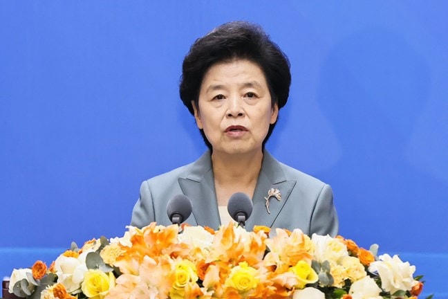 Phó Chủ tịch Chính hiệp toàn quốc Trung Quốc Hàm Huy phát biểu tại Lễ khai mạc giao lưu hữu nghị.