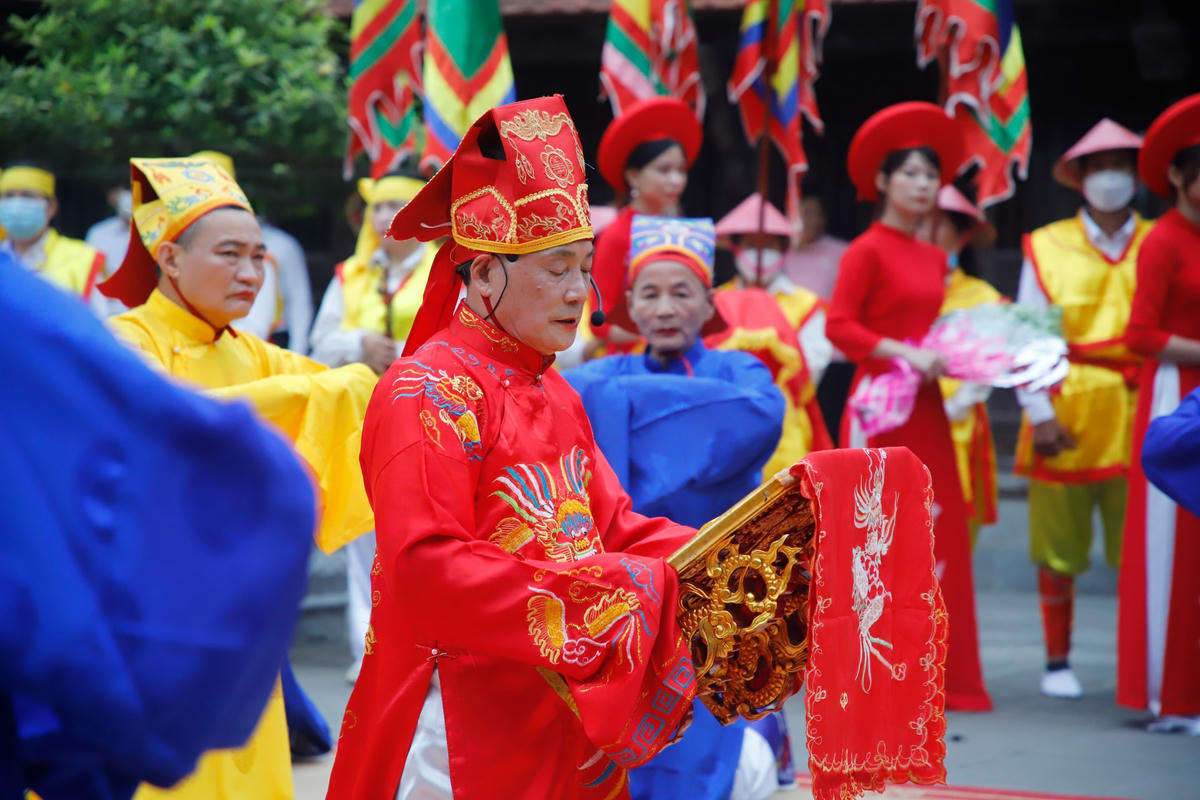 Chủ tế đọc chúc văn tại Lễ giỗ Đức Quốc Tổ Lạc Long Quân.