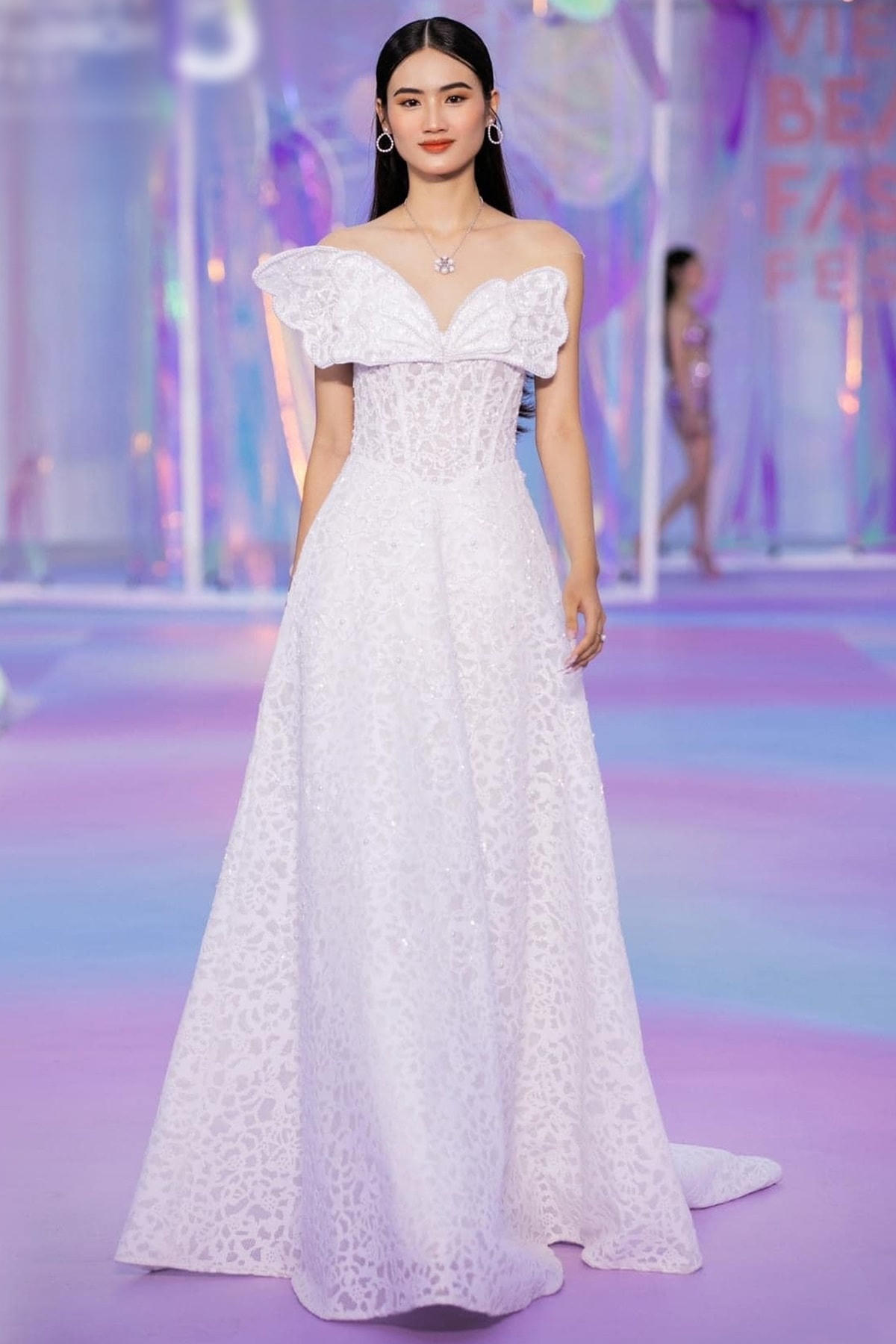 Người đẹp có kinh nghiệm chụp hình, catwalk, từng nhiều lần xuất hiện trên sàn diễn thời trang trong nước.