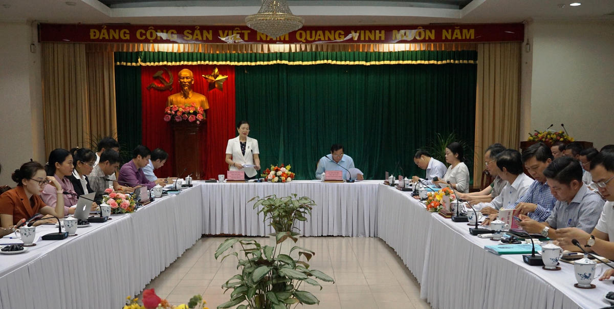 Phó Chủ tịch UBTƯ MTTQ Việt Nam Trương Thị Ngọc Ánh chủ trì đoàn giám sát làm việc với UBND tỉnh Đồng Nai. Ảnh: Mạnh Thìn.