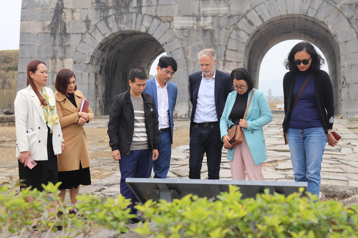 Ông Christian Manhart, Trường Đại diện UNESCO tại Việt Nam vừa có chuyến thăm và làm việc tại di sản thế giới thành nhà Hồ.