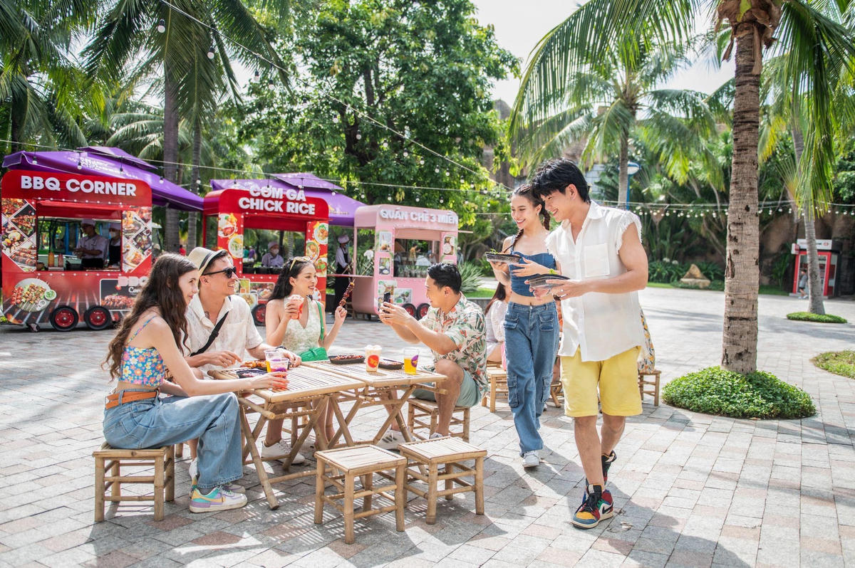 8wonder mở bán vé - công bố dàn sao việt biểu diễn cùng Charlie Puth