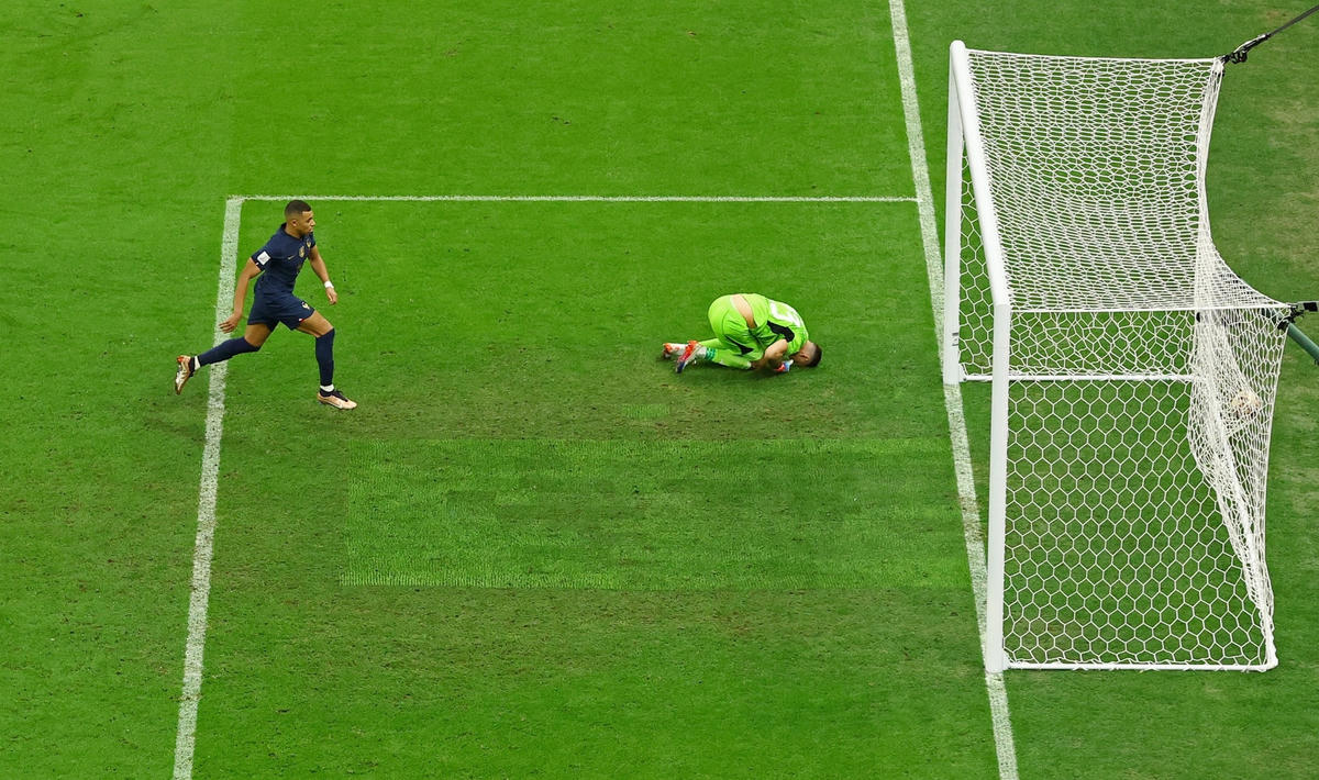 Messi gọi Mbape trả lời khi hoàn thành cú hattrick cho mình.