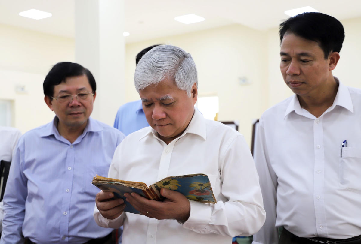 Ông Nguyễn Minh Phú là Phó Giám đốc Trung tâm Bồi dưỡng cán bộ và Nghiên cứu khoa học MTTQ Việt Nam