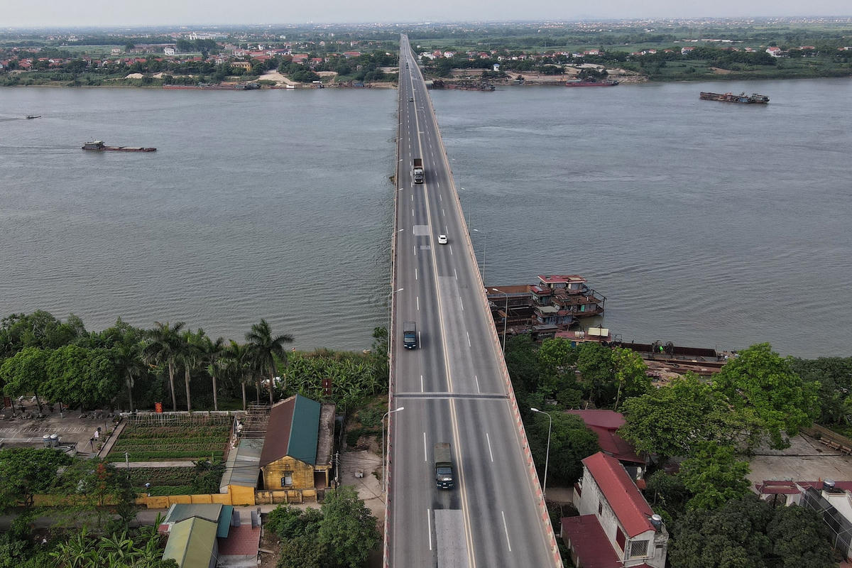 Dự án Đầu tư xây dựng cầu Vĩnh Thịnh trên Quốc lộ 2C do Bộ Giao thông vận tải (GTVT) làm chủ đầu tư và đại diện chủ đầu tư là Ban Quản lý dự án (QLDA) Thăng Long. Dự án có tổng mức đầu tư 137 triệu USD, được đầu tư từ nguồn vay ODA của Hàn Quốc 100 triệu USD và vốn đối ứng của Chính phủ Việt Nam 37 triệu USD. 
