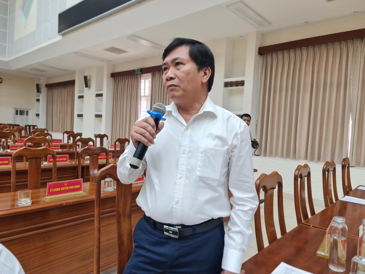 Ông Nguyễn Văn Sơn, Chủ tịch UBND thành phố Hội An phát biểu tại tổ thảo luận (Ảnh: T.H).