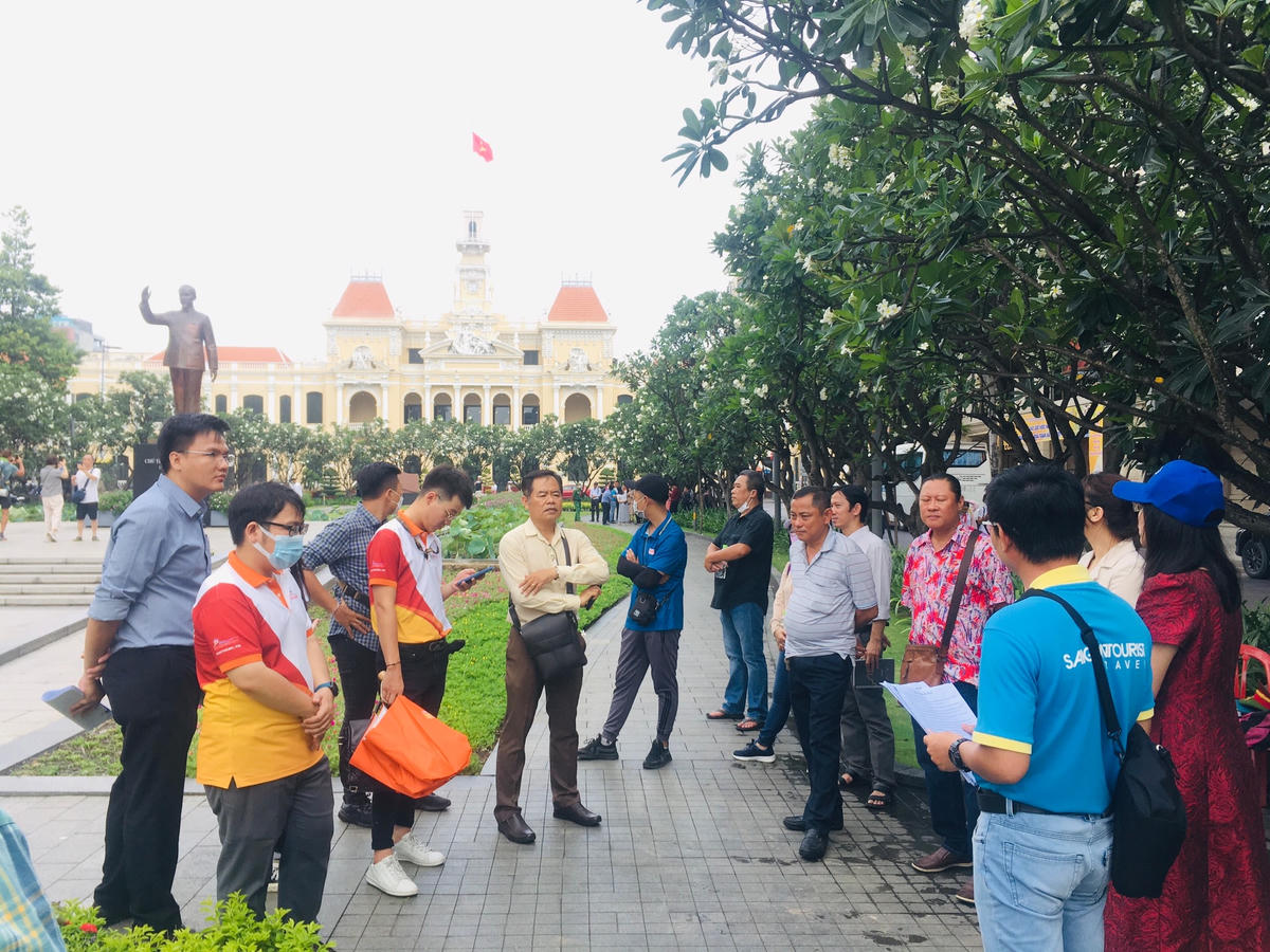 Theo các công ty du lịch, người dân hào hứng đăng ký tham quan.