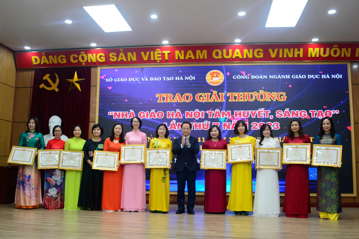 Hà Nội vinh danh 135 nhà giáo tâm huyết, sáng tạo năm 2023