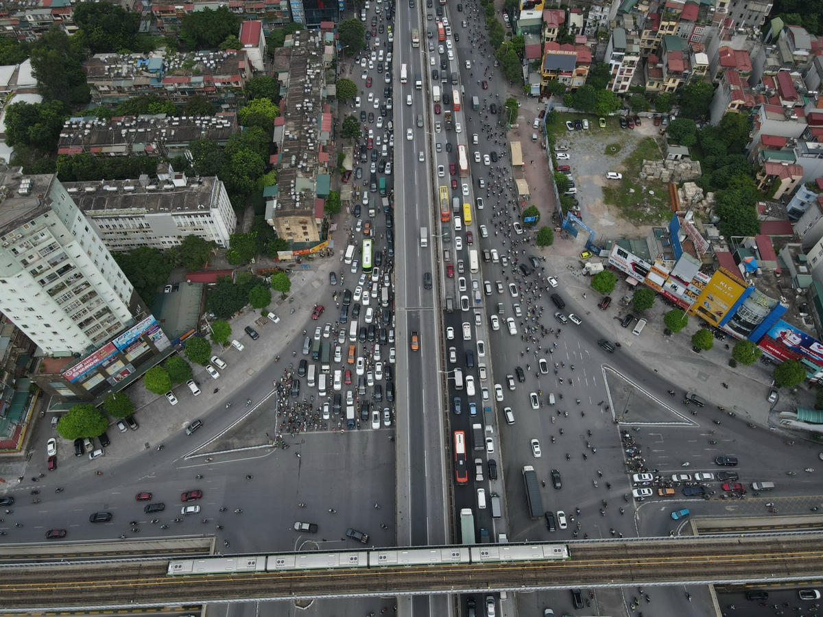 Sau kỳ nghỉ lễ đường phố Hà Nội lại kẹt cứng