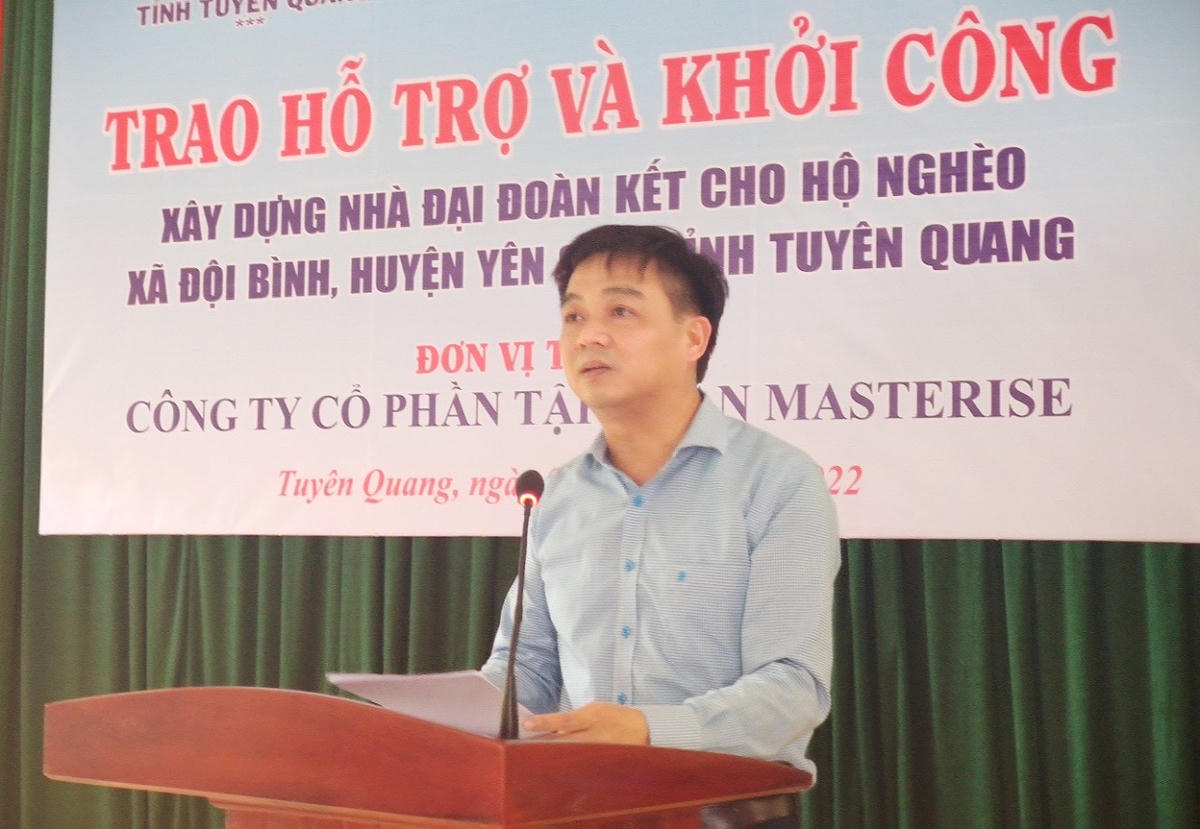 Chủ tịch Ủy ban MTTQ tỉnh Tuyên Quang Nguyễn Hưng Vượng phát biểu tại buổi lễ.