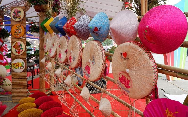 Các sản phẩm trưng bày tài Fesstival lần thứ nhất- Ảnh: Lao động Thủ đô