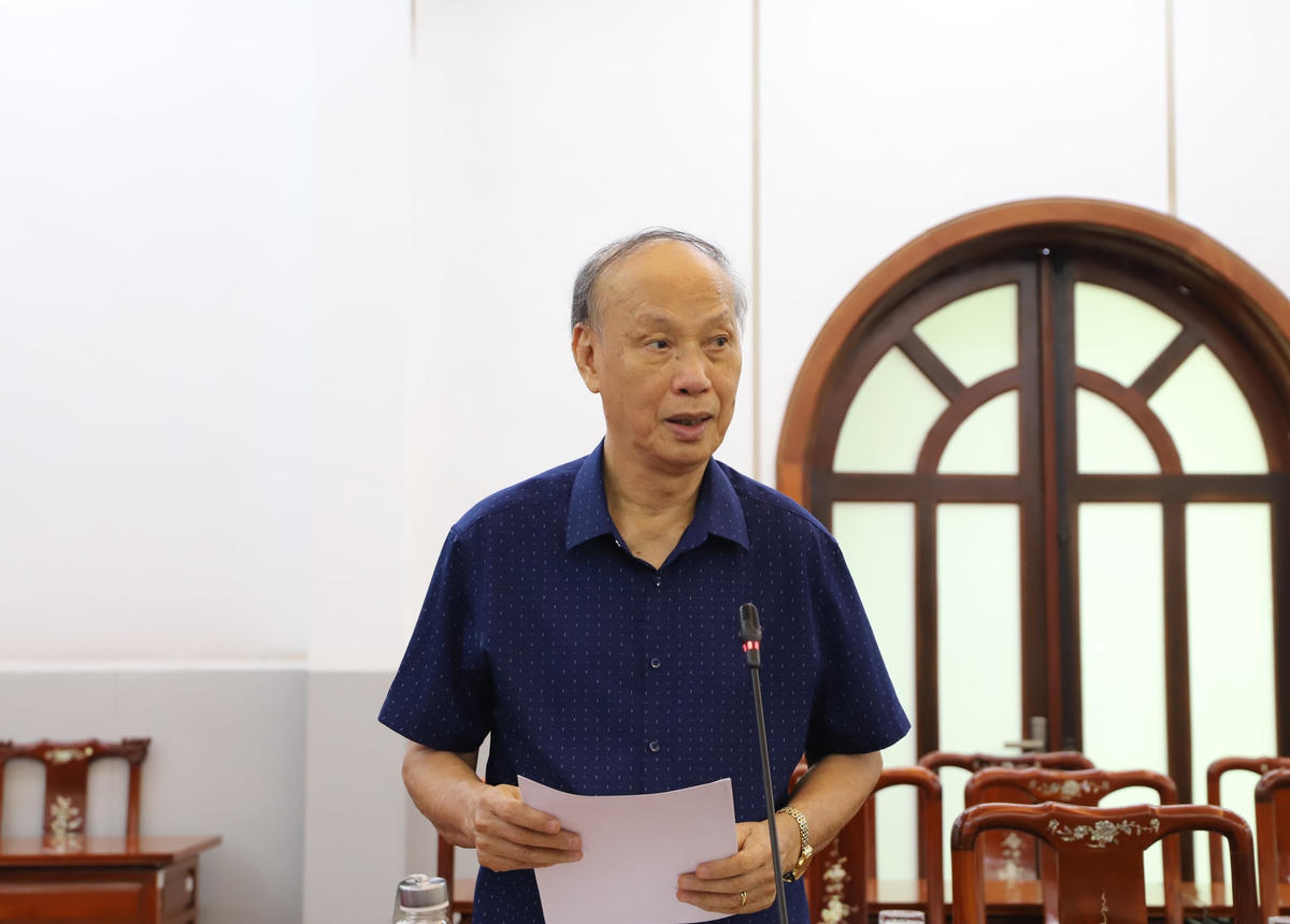 GS.TS Trần Ngọc Đường - Chủ nhiệm Hội đồng tư vấn Dân chủ - Pháp luật (UBTƯ MTTQ Việt Nam) phát biểu tại Hội thảo.