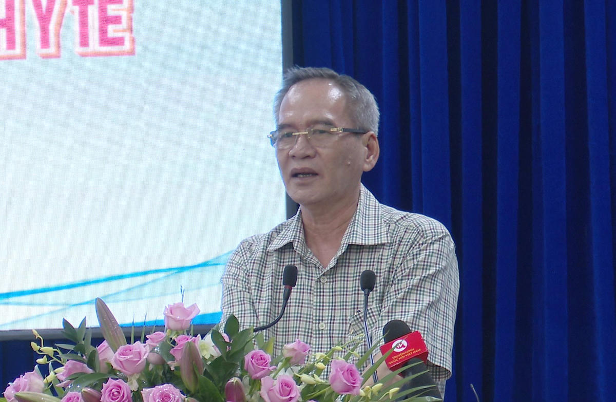 Bí thư Tỉnh uỷ  Bạc Liêu Lữ Văn Hùng phát biểu tại buổi gặp mặt nhân viên y tế tiêu biểu.