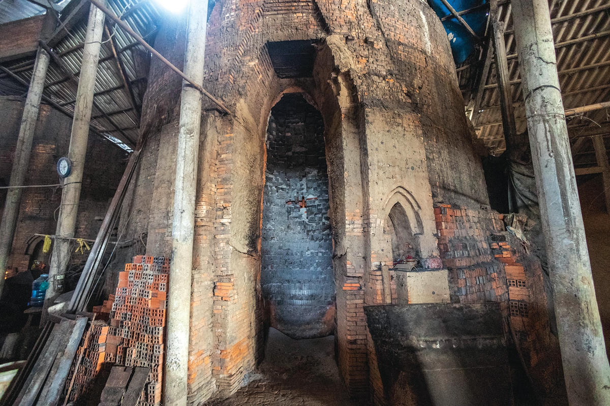Cận cảnh một lò nung.  