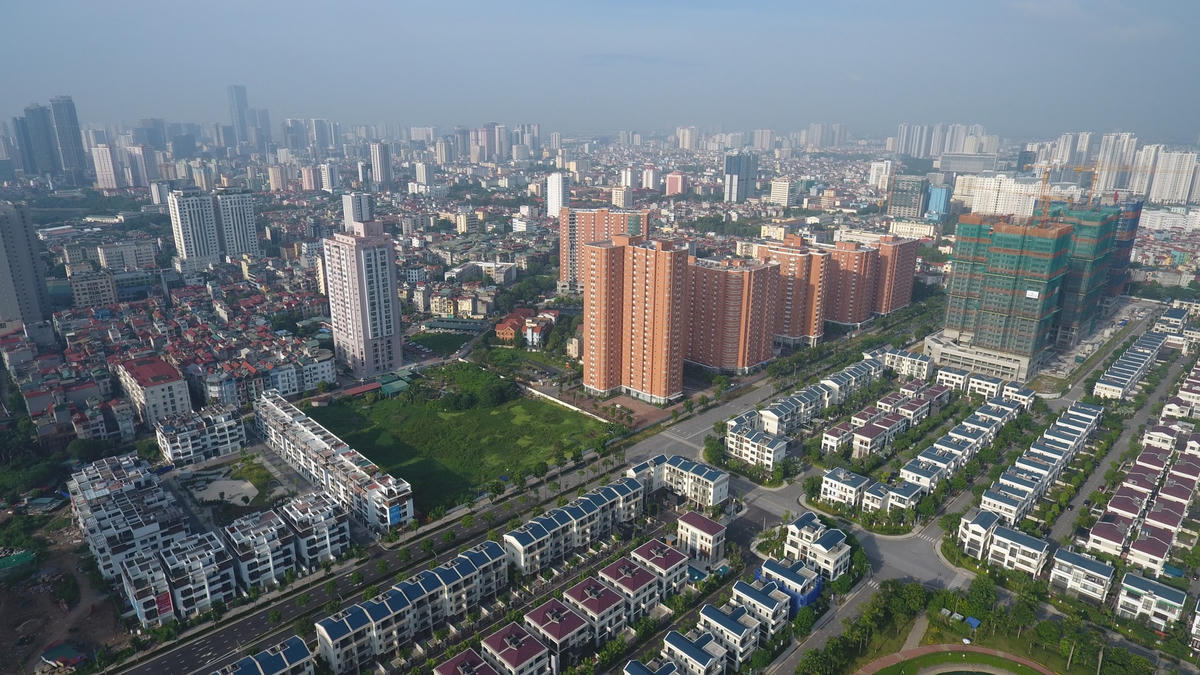 Rất cần tháo gỡ những điểm nghẽn để thị trường bất động sản sớm hồi phục. Ảnh: Quang Vinh.