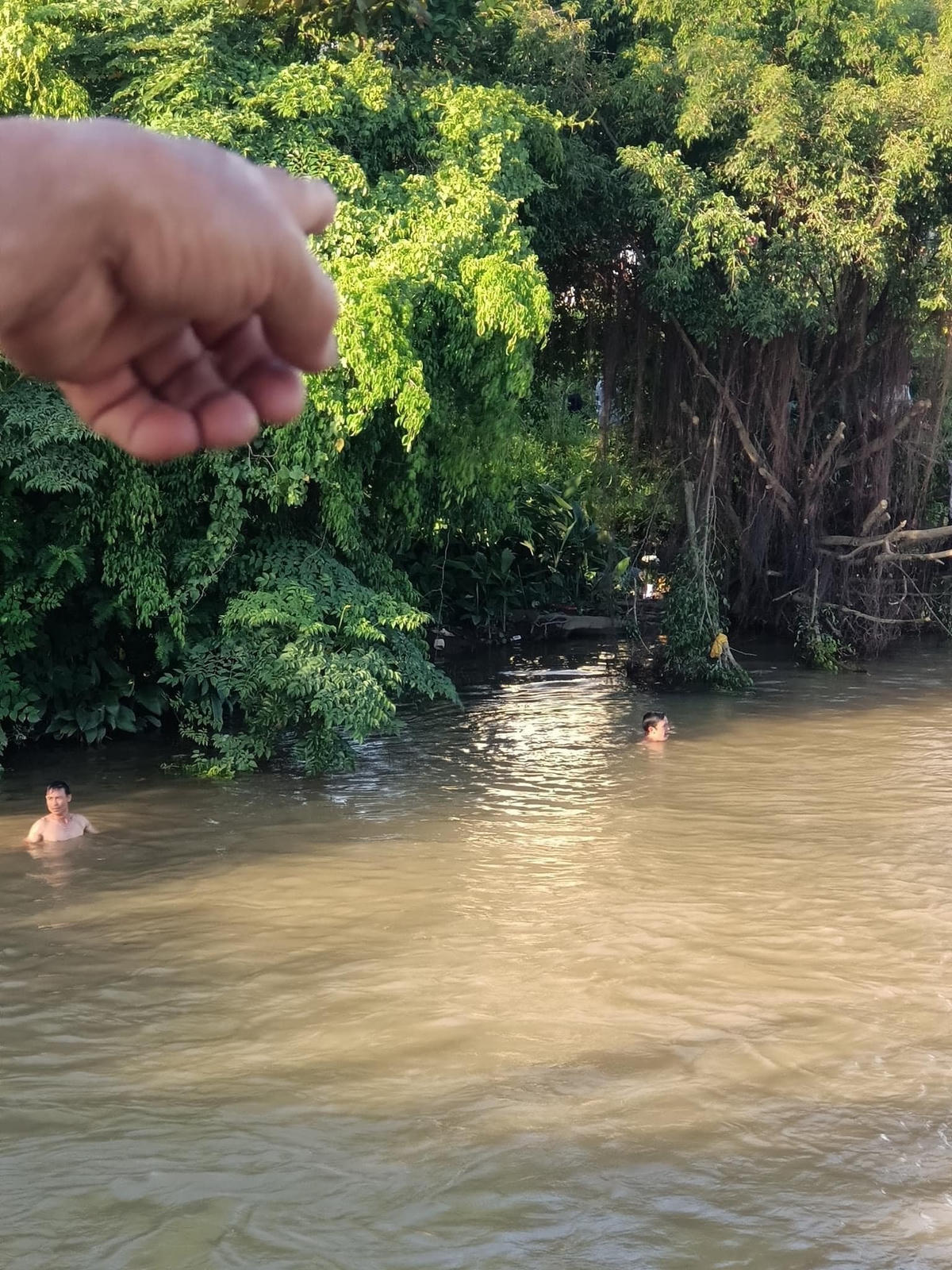 20h25 đêm qua nạn nhân đã được tìm thấy nhưng trong tình trạng đã tử vong.