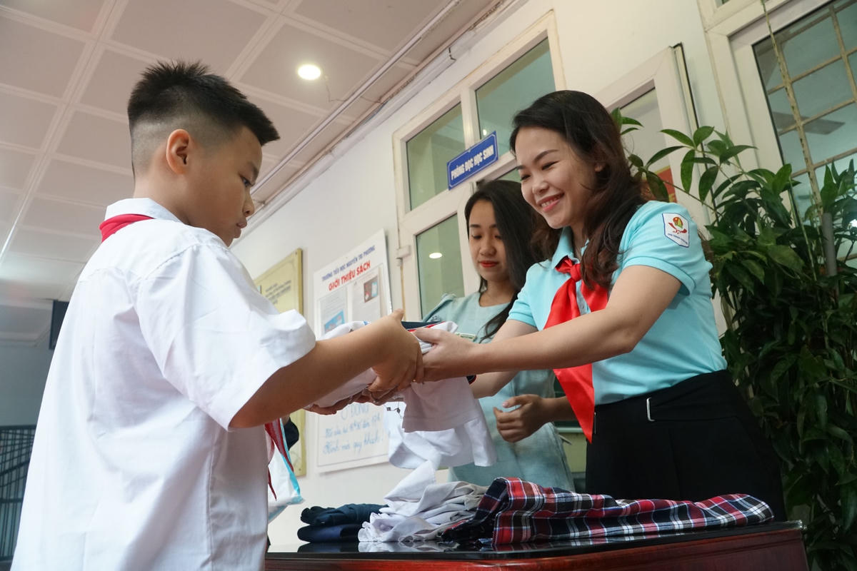 Siêu thị 0 đồng lập ra với mong muốn mọi học sinh đều có đồng phục để đến trường.