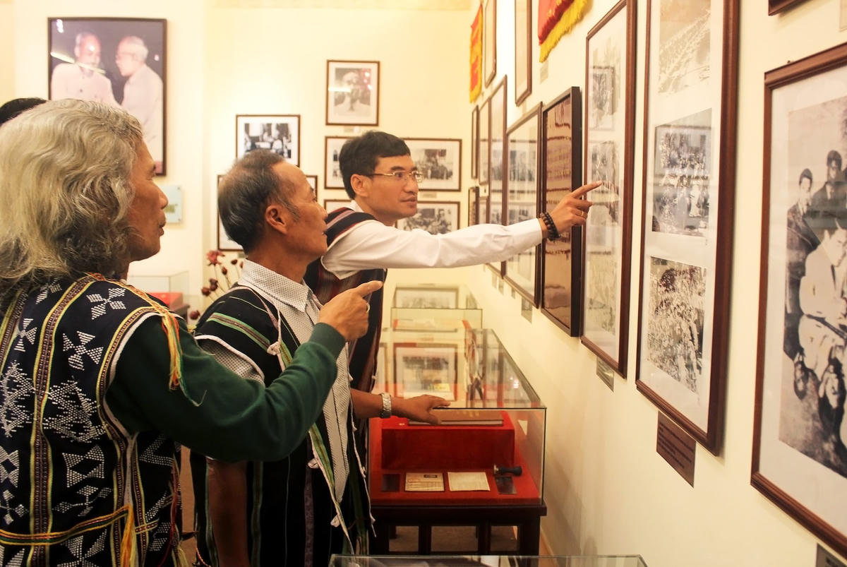 Phó Chủ tịch - Tổng Thư ký Nguyễn Thị Thu Hà gặp mặt người có uy tín tiêu biểu tỉnh Quảng Nam