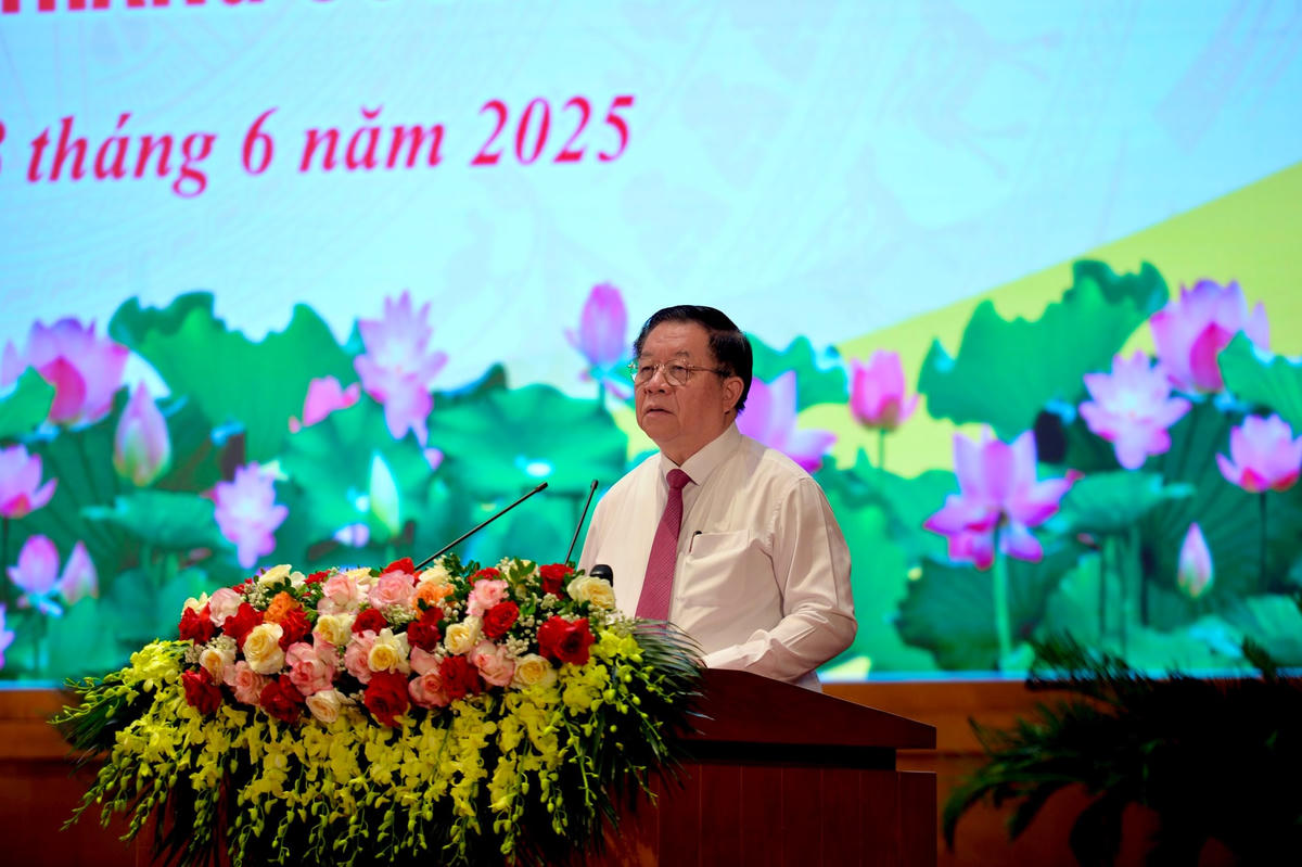 Ông Nguyễn Trọng Nghĩa, Ủy viên Bộ Chính trị, Bí thư Trung ương Đảng, Trưởng Ban Tuyên giáo và Dân vận Trung ương phát biểu chỉ đạo tại Hội nghị. Ảnh: Ngọc Anh.