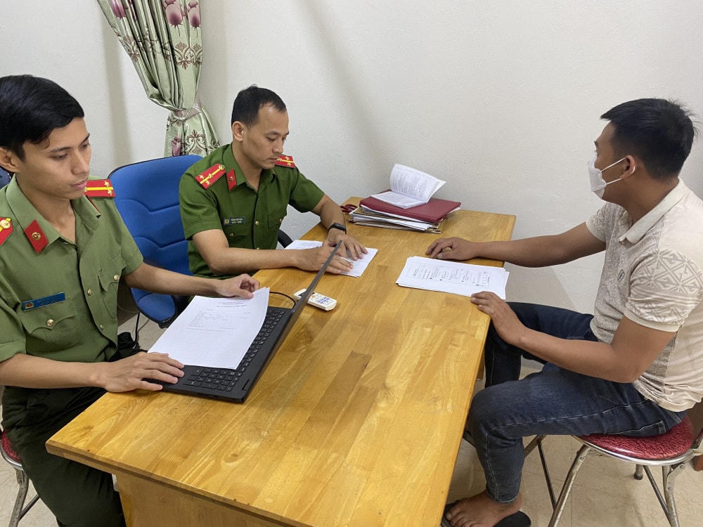 H.X.D. tại cơ quan công an.