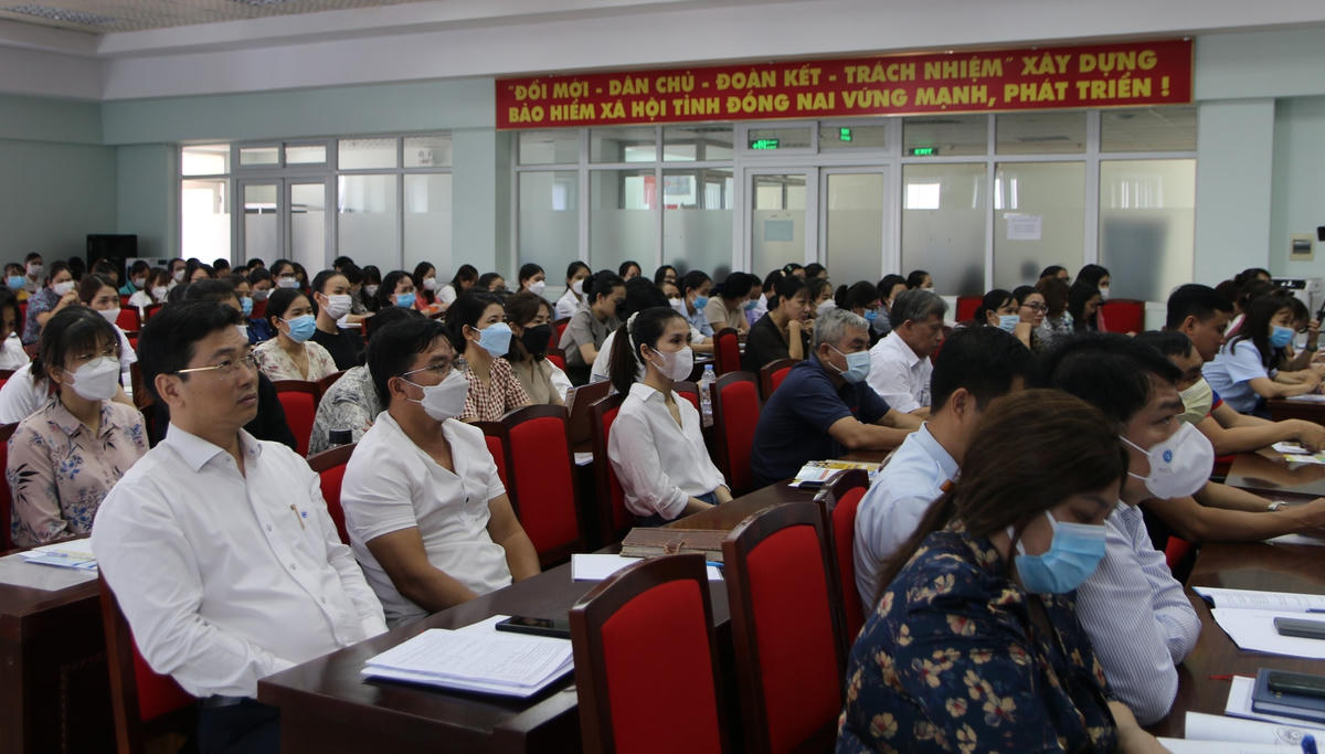 Đẩy mạnh tuyên truyền về các chính sách BHXH tại các doanh nghiệp.