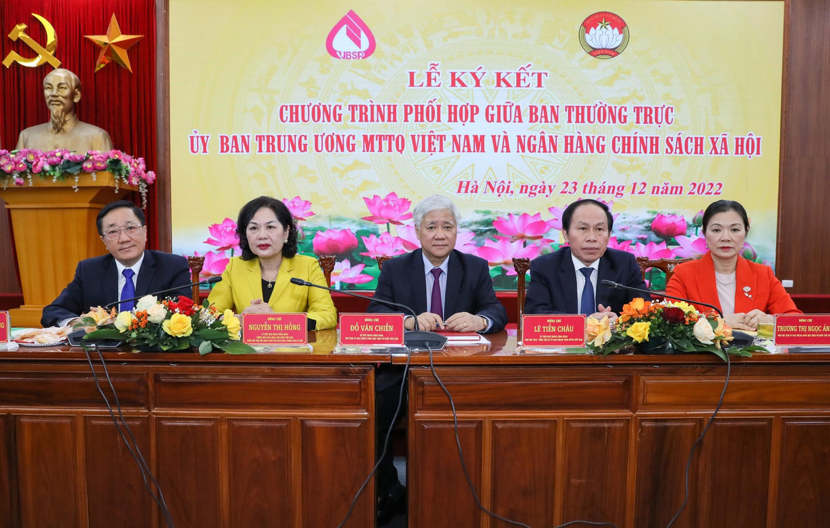 Chủ trì lễ ký kết