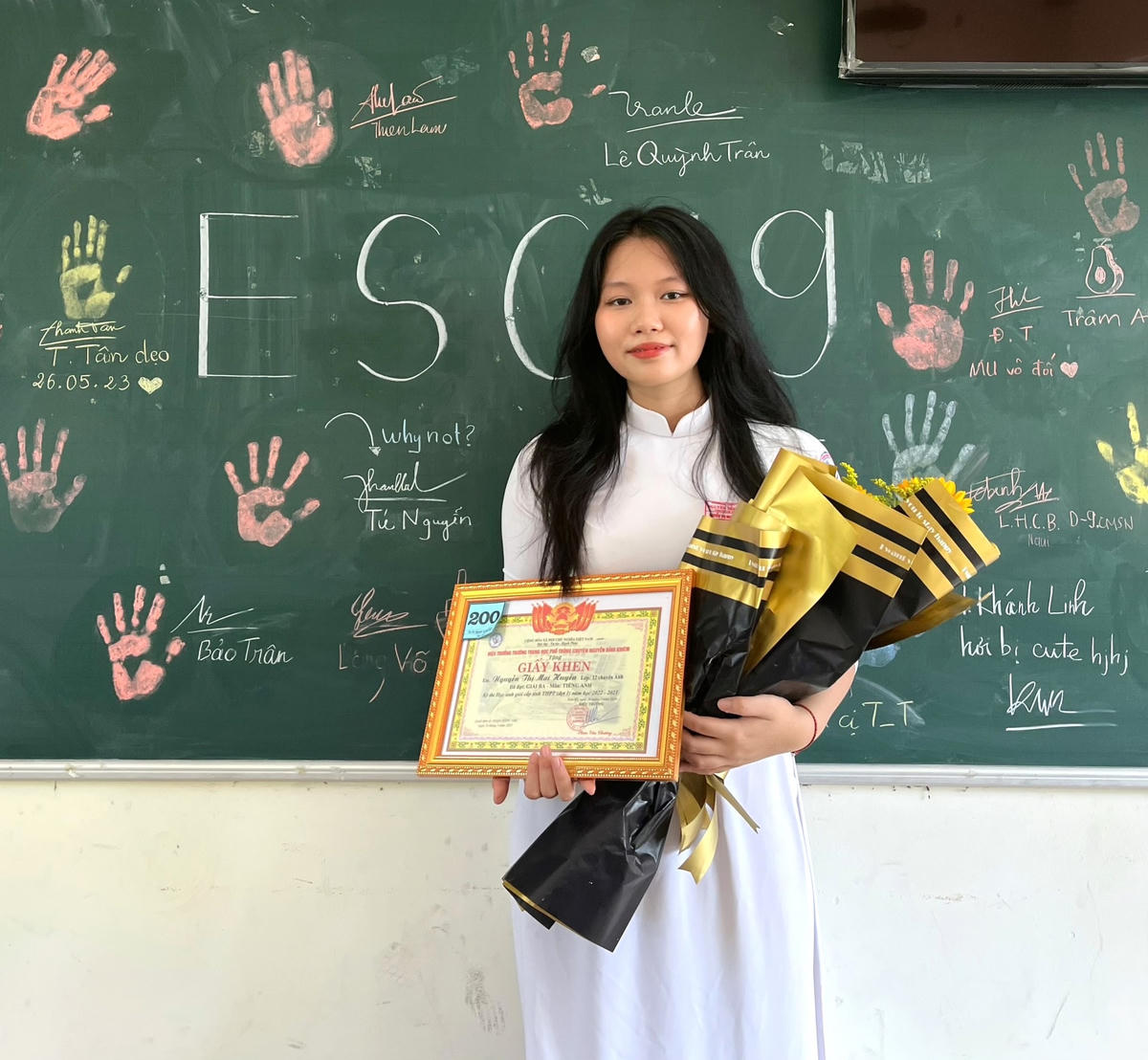 Em Nguyễn Thị Mai Huyền được tặng nhiều giấy khen trong học tập.