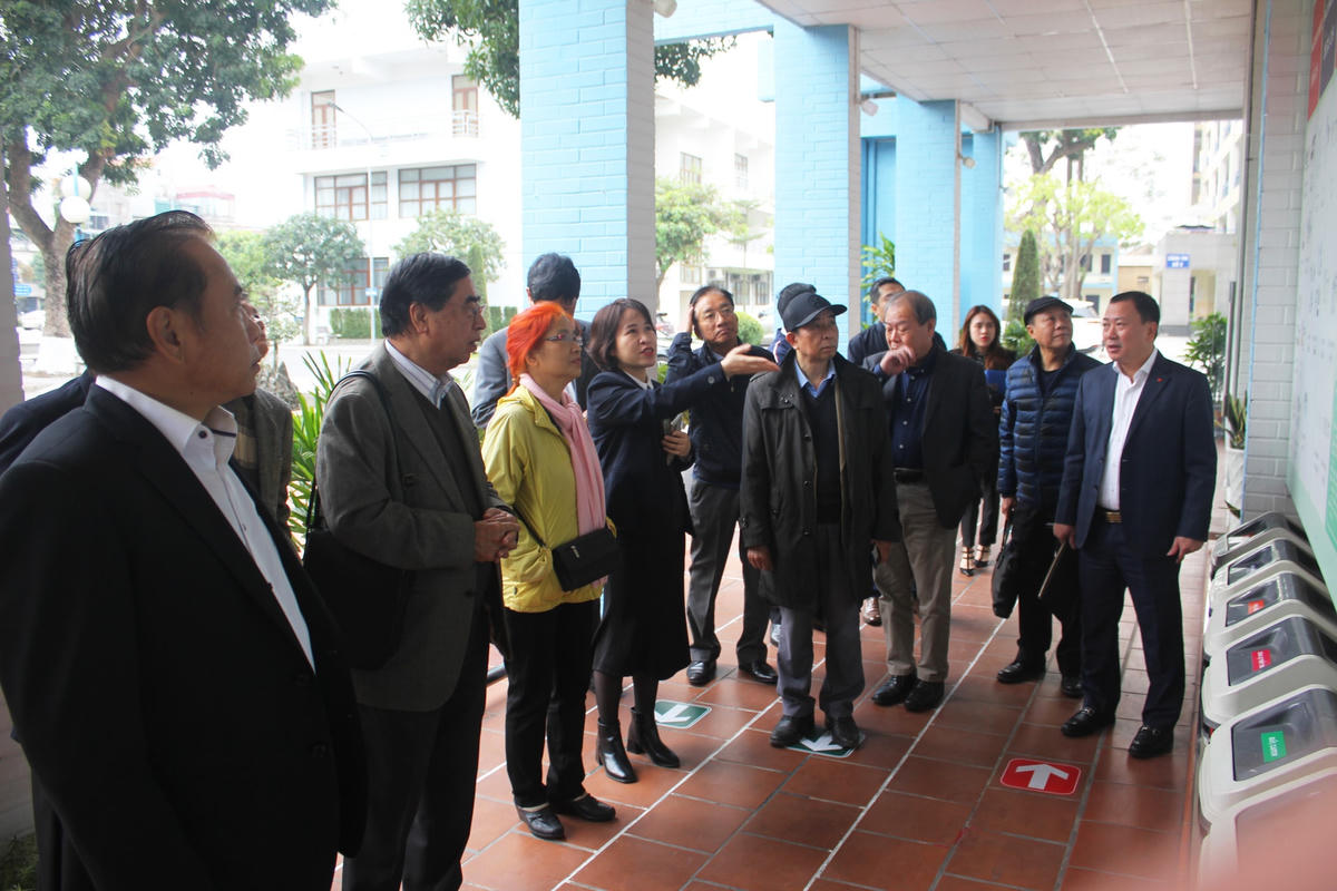 Đại biểu tham quan mô hình trực quan tại Tập đoàn An Dương Group.