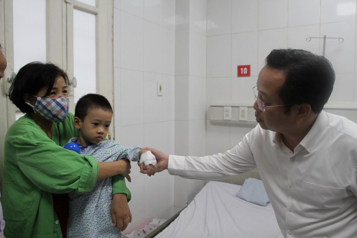 Thêm giáo viên bị thương trong vụ cháy chung cư mini