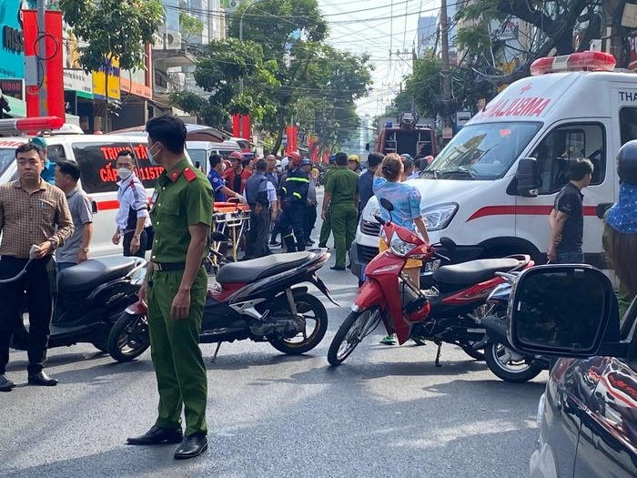 Công an phong tỏa hoàn toàn hiện trường.