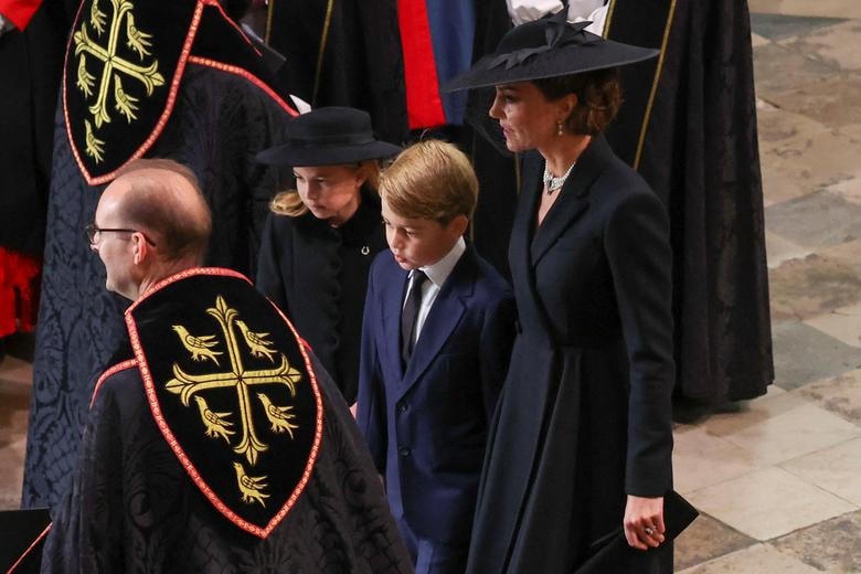 Công nương xứ Wales Catherine cùng Công chúa Charlotte và Hoàng tử George tại Tu viện Westminster.