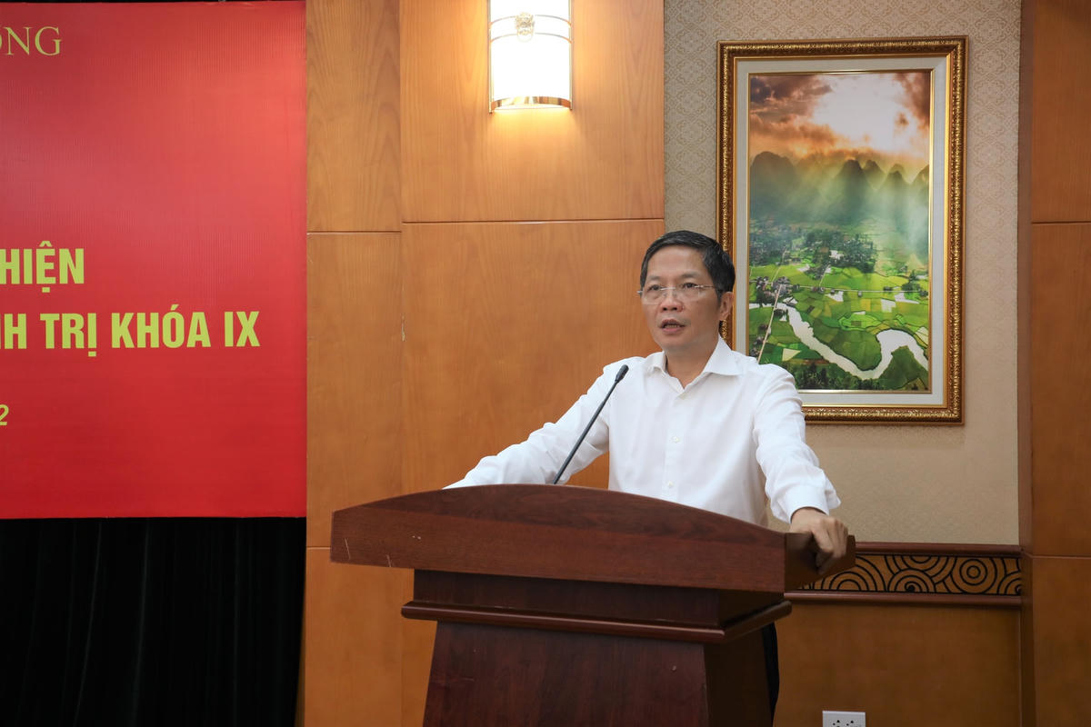 Trưởng ban Kinh tế Trung ương phát biểu tại hội nghị.