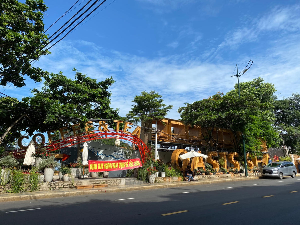 Quán cà phê Oasis coffee & tea (số 1A Trần Phú, phường 1, TP. Vũng Tàu) đã treo bảng tạm ngừng hoạt động.