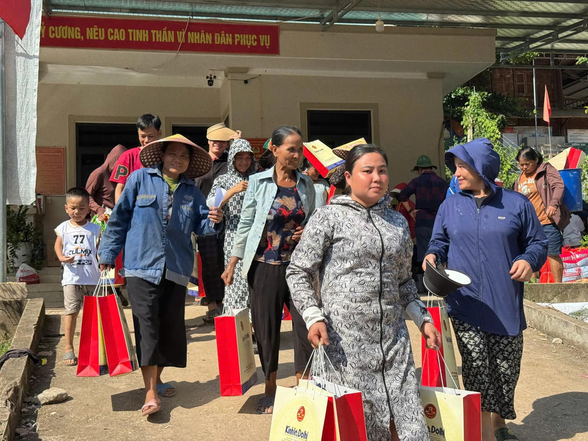 Sự động viên cả về tinh thần và vật chất của Báo Kinh tế & Đô thị cùng các mạnh thường quân sẽ góp phần giúp người dân vượt qua khó khăn, sớm ổn định cuộc sống.