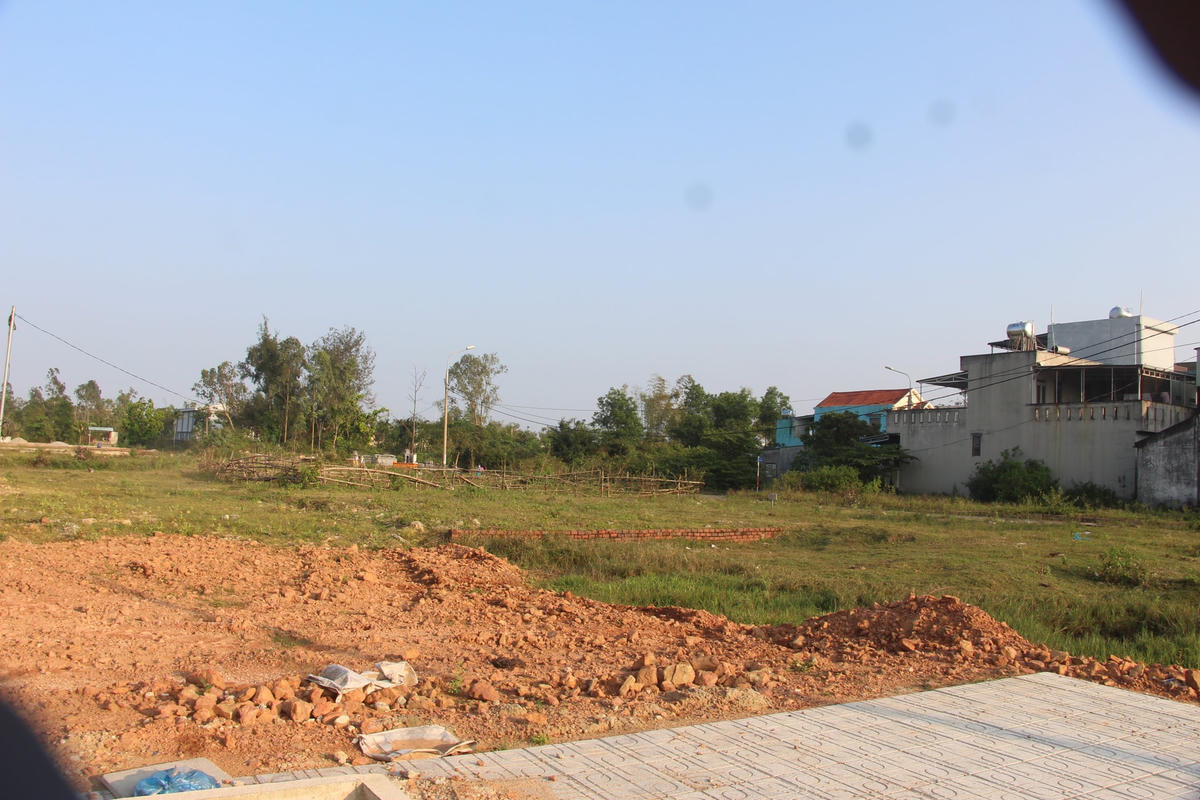 Một góc dự án Khu dân cư Thuận Trà đang xây dựng dang dở.