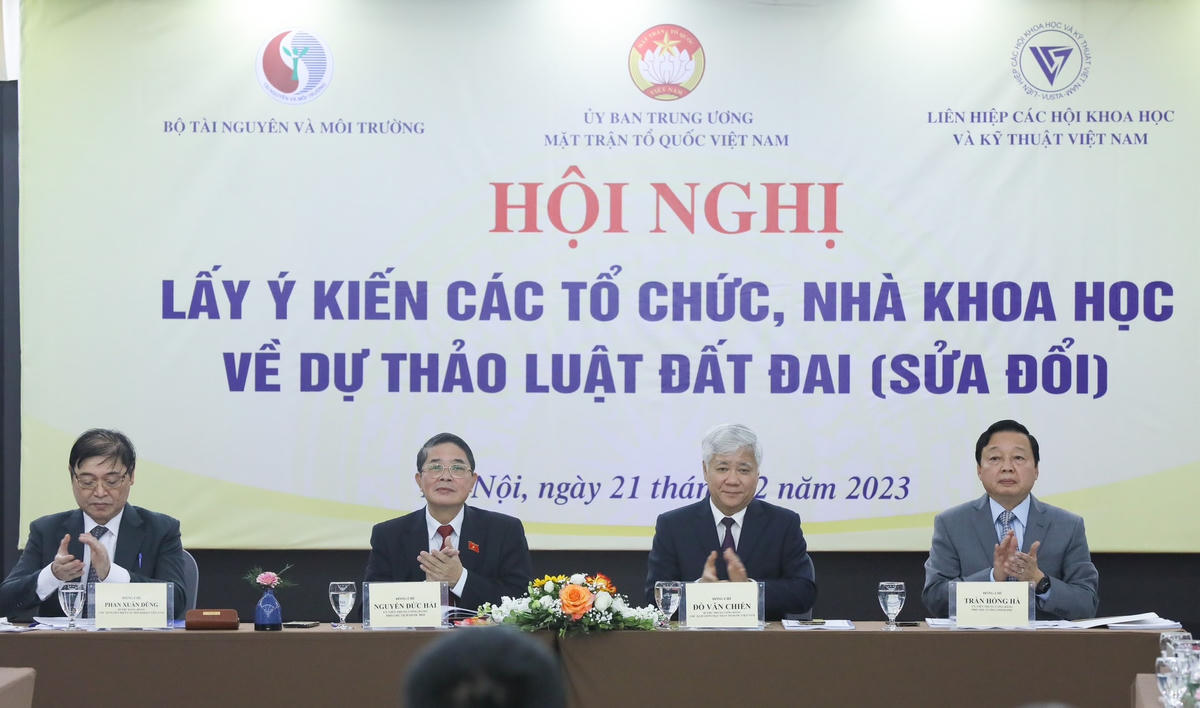 Chủ trì Hội nghị. Ảnh: Quang Vinh.