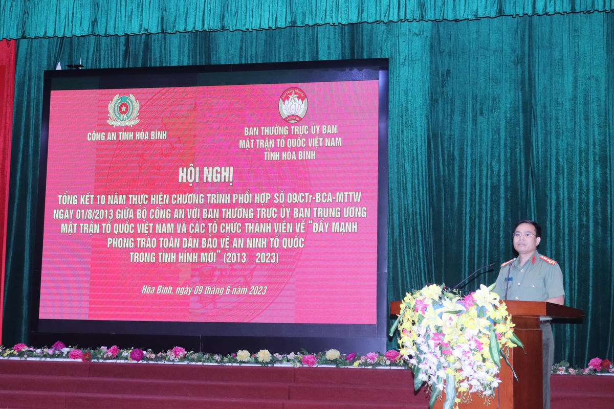 Đại tá Trần Qúy Trường - Phó Cục trưởng Cục V05 - Bộ Công an phát biểu tại hội nghị.