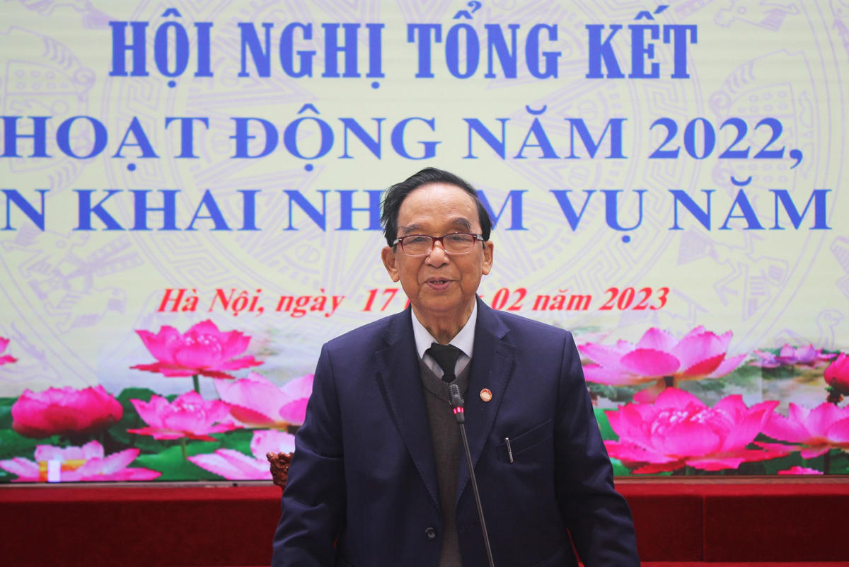 GS Nguyễn Lân Dũng, Chủ nhiệm Hội đồng tư vấn Khoa học, Giáo dục và Môi trường phát biểu tại Hội nghị.