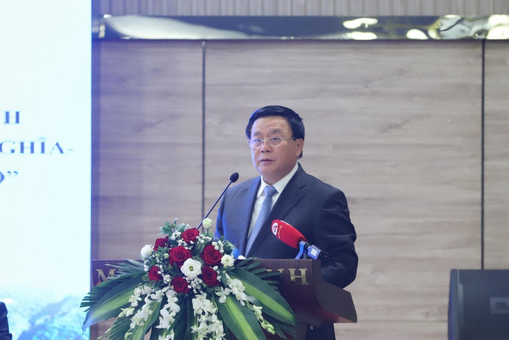 Đồng chí Nguyễn Xuân Thắng, Ủy viên Bộ Chính trị, Chủ tịch Hội đồng Lý luận Trung ương Đảng Cộng sản Việt Nam, Giám đốc Học viện Chính trị Quốc gia Hồ Chí Minh, phát biều khai mạc hội thảo.